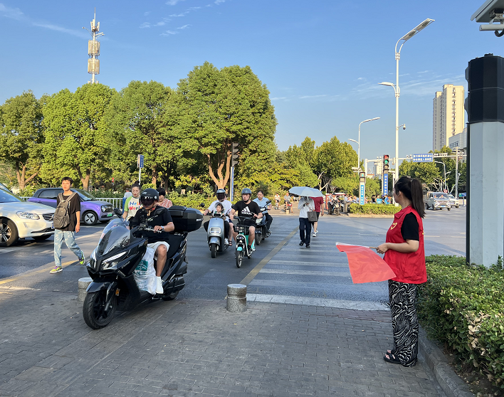 開展文明交通勸導志愿服務活動